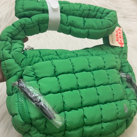 SOLD. DO NOT BUY. FP Movement Quilted Puffer Shoulder Bag Kelly Green - Picture 3 of 13